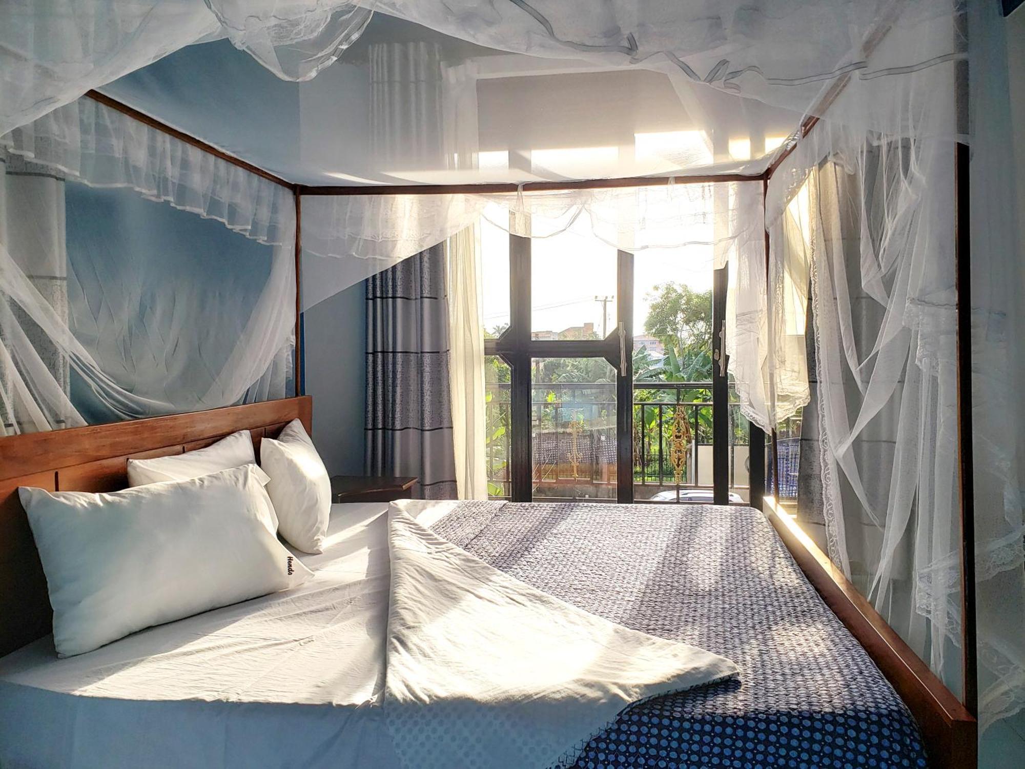 Hendo Hotel Entebbe Kültér fotó