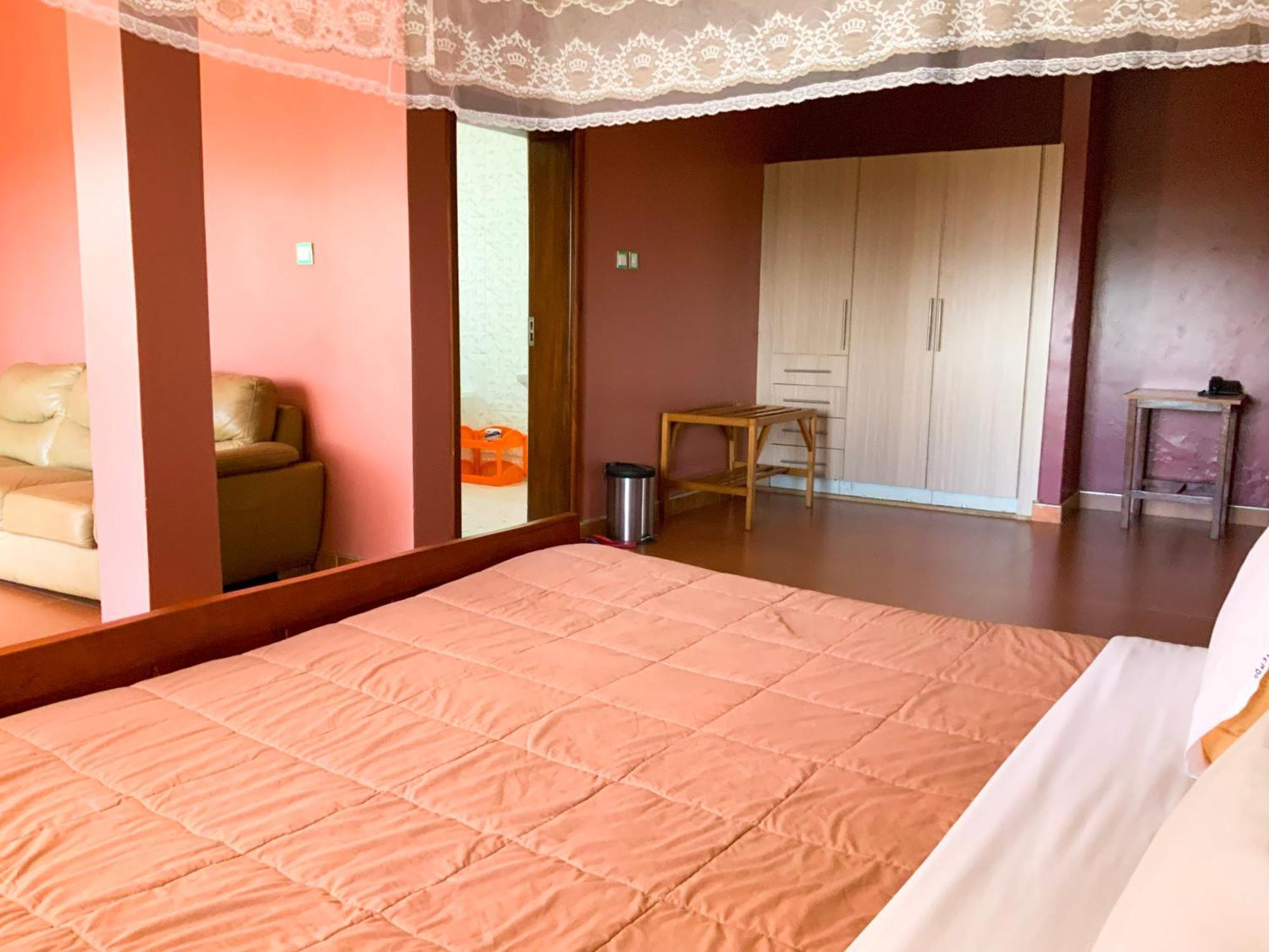 Hendo Hotel Entebbe Kültér fotó