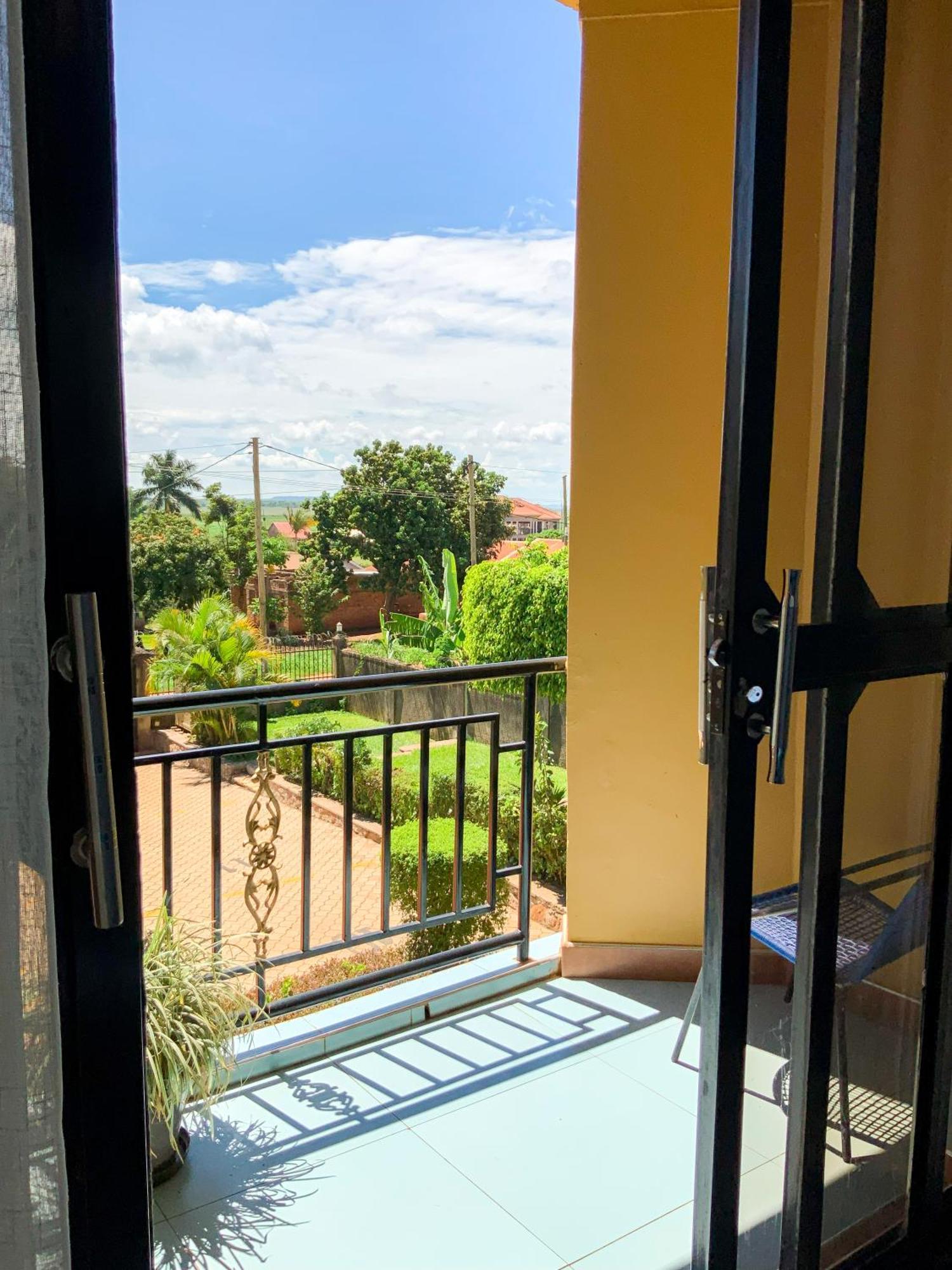 Hendo Hotel Entebbe Kültér fotó