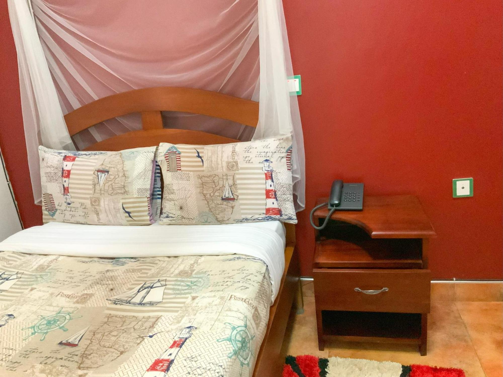 Hendo Hotel Entebbe Kültér fotó